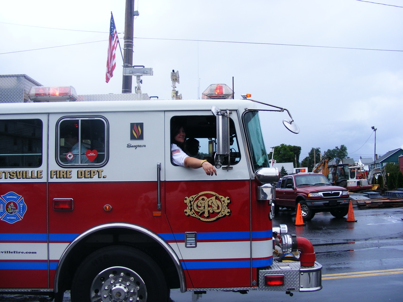 9_11 fire truck paraid 155.JPG
